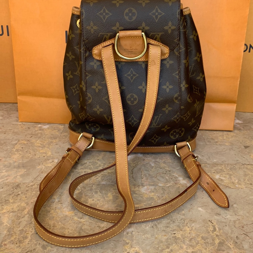 Beautiful Louis Vuitton Montsouris MM Backpack - Picture 7 of 16